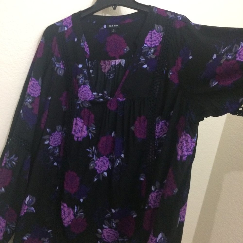 Torrid Boho Tunic Blouse Black / Plum Floral NWOT - Picture 4 of 14